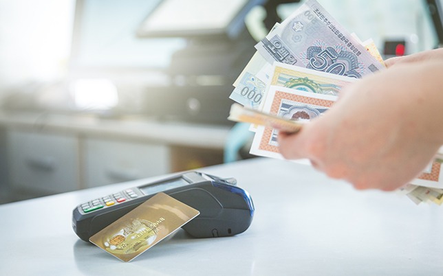 التعامل مع البنوك وشركات الاستثمار